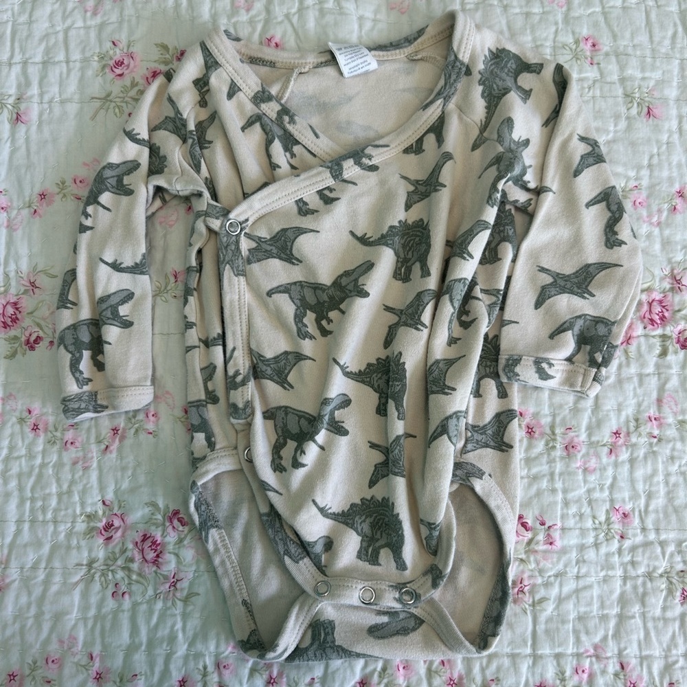 Kate Quinn organic cotton dinosaur wrap onesie size 12-18 months